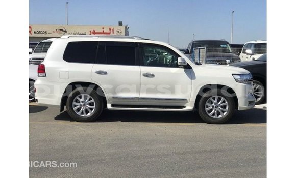 Buy Import Toyota Land Cruiser White Car in Import - Dubai in Al Jazirah State Buy Import Toyota Land Cruiser White Car in Import - Dubai in Al Jazirah State