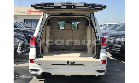 Buy Import Toyota Land Cruiser White Car in Import - Dubai in Al Jazirah State Buy Import Toyota Land Cruiser White Car in Import - Dubai in Al Jazirah State