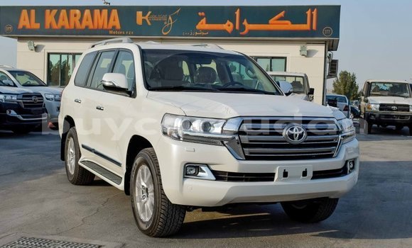 Buy Import Toyota Land Cruiser White Car in Import - Dubai in Al Jazirah State Buy Import Toyota Land Cruiser White Car in Import - Dubai in Al Jazirah State