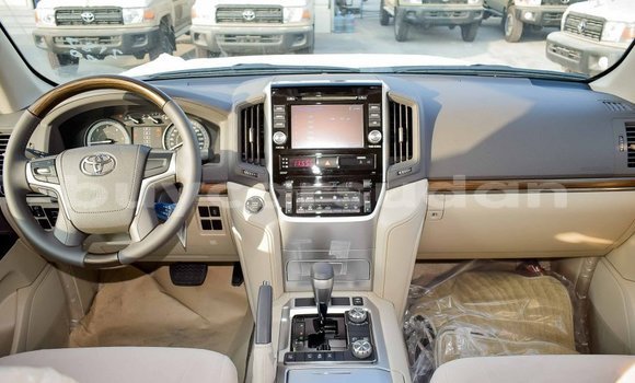 Buy Import Toyota Land Cruiser White Car in Import - Dubai in Al Jazirah State Buy Import Toyota Land Cruiser White Car in Import - Dubai in Al Jazirah State