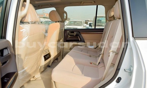 Buy Import Toyota Land Cruiser White Car in Import - Dubai in Al Jazirah State Buy Import Toyota Land Cruiser White Car in Import - Dubai in Al Jazirah State