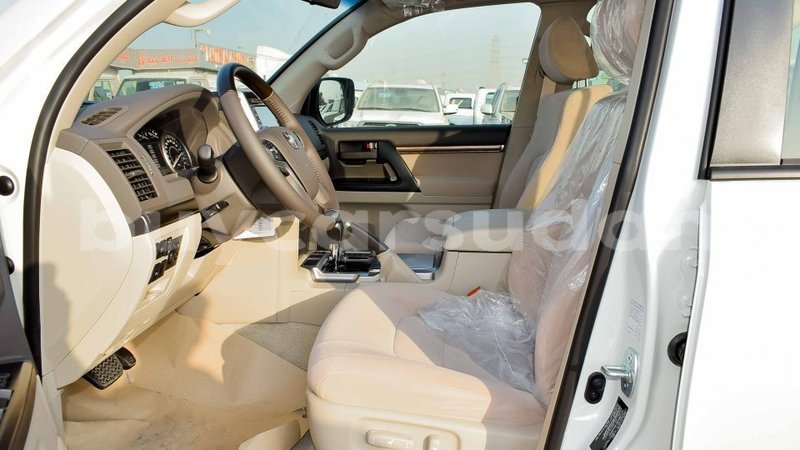 Big with watermark toyota land cruiser al jazirah state import dubai 2776