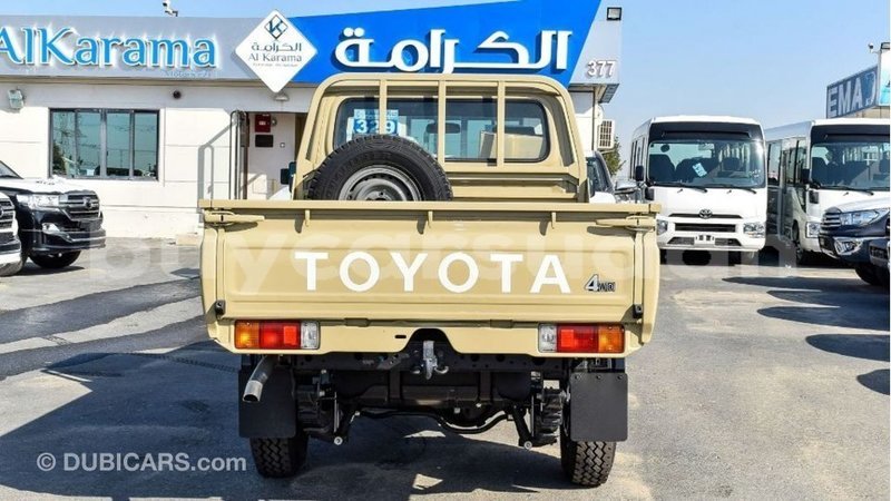 Big with watermark toyota land cruiser al jazirah state import dubai 2779