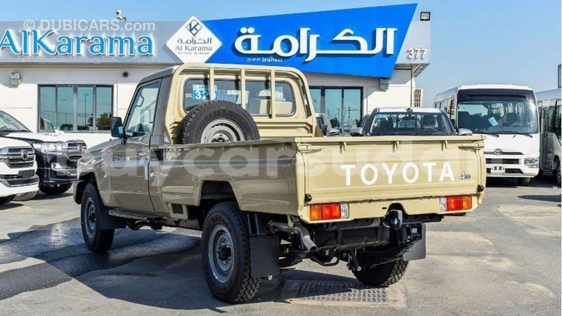 Big with watermark toyota land cruiser al jazirah state import dubai 2785