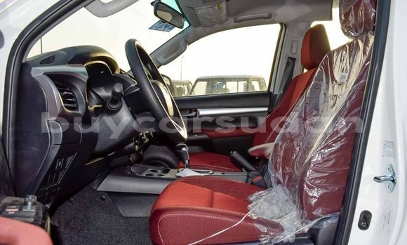 Acheter Import Voiture Toyota Hilux Blanc à Import - Dubai, État d'Al Jazirah Acheter Import Voiture Toyota Hilux Blanc à Import - Dubai, État d'Al Jazirah