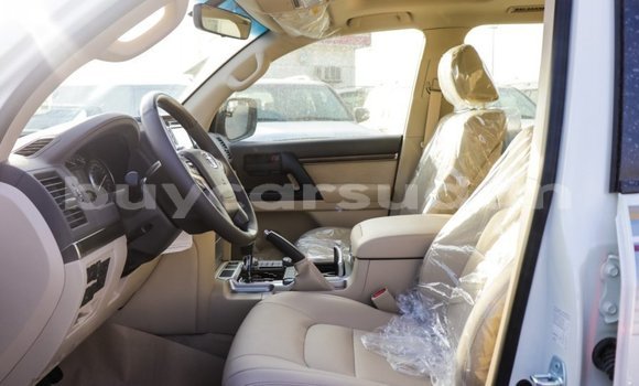 Buy Import Toyota Land Cruiser White Car in Import - Dubai in Al Jazirah State Buy Import Toyota Land Cruiser White Car in Import - Dubai in Al Jazirah State