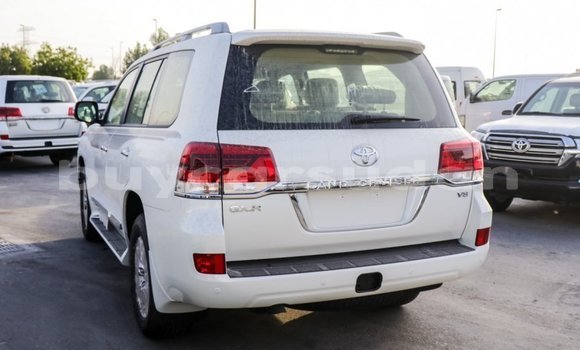 Buy Import Toyota Land Cruiser White Car in Import - Dubai in Al Jazirah State Buy Import Toyota Land Cruiser White Car in Import - Dubai in Al Jazirah State