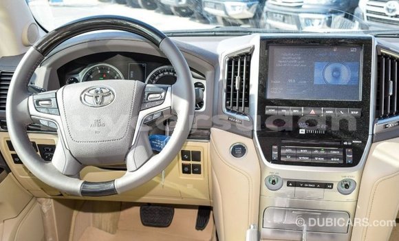 Buy Import Toyota Land Cruiser White Car in Import - Dubai in Al Jazirah State Buy Import Toyota Land Cruiser White Car in Import - Dubai in Al Jazirah State