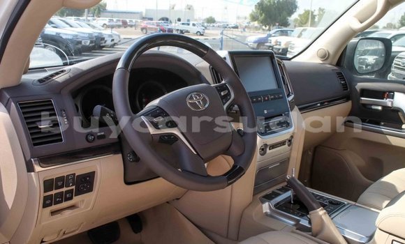 Buy Import Toyota Land Cruiser White Car in Import - Dubai in Al Jazirah State Buy Import Toyota Land Cruiser White Car in Import - Dubai in Al Jazirah State