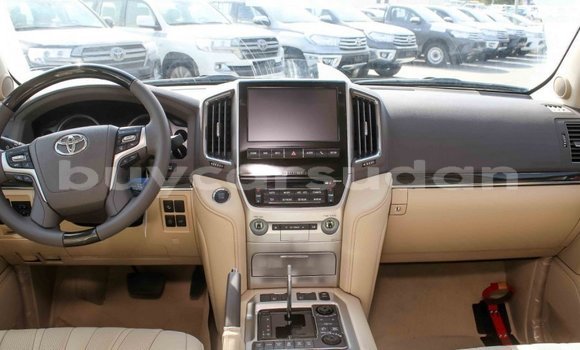 Buy Import Toyota Land Cruiser White Car in Import - Dubai in Al Jazirah State Buy Import Toyota Land Cruiser White Car in Import - Dubai in Al Jazirah State