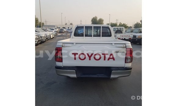 Acheter Import Voiture Toyota Hilux Blanc à Import - Dubai, État d'Al Jazirah Acheter Import Voiture Toyota Hilux Blanc à Import - Dubai, État d'Al Jazirah
