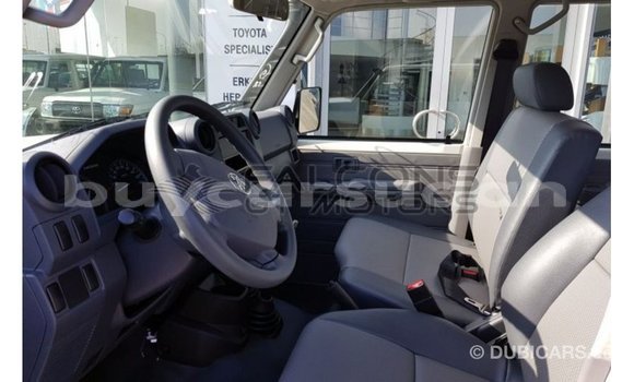 Buy Import Toyota Land Cruiser White Car in Import - Dubai in Al Jazirah State Buy Import Toyota Land Cruiser White Car in Import - Dubai in Al Jazirah State