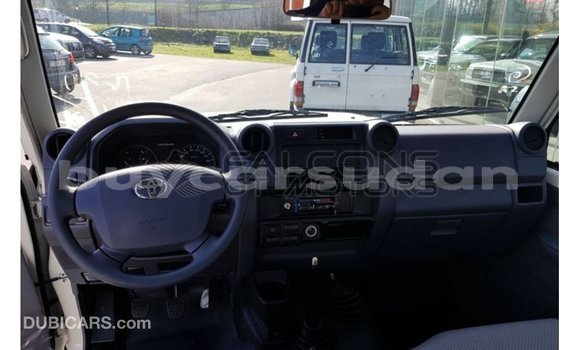 Buy Import Toyota Land Cruiser White Car in Import - Dubai in Al Jazirah State Buy Import Toyota Land Cruiser White Car in Import - Dubai in Al Jazirah State