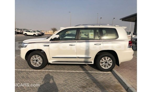 Buy Import Toyota Land Cruiser White Car in Import - Dubai in Al Jazirah State Buy Import Toyota Land Cruiser White Car in Import - Dubai in Al Jazirah State