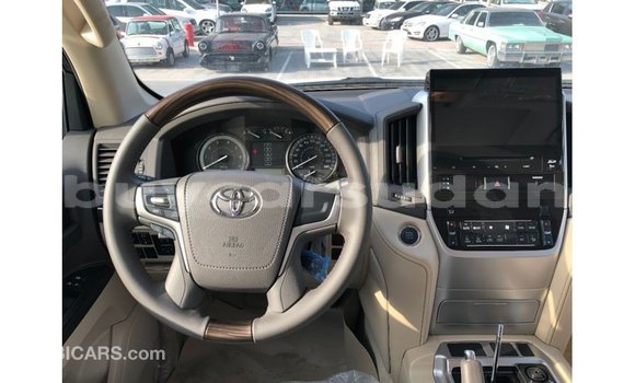 Buy Import Toyota Land Cruiser White Car in Import - Dubai in Al Jazirah State Buy Import Toyota Land Cruiser White Car in Import - Dubai in Al Jazirah State