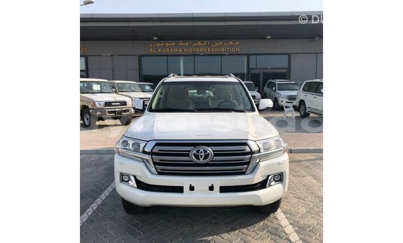Buy Import Toyota Land Cruiser White Car in Import - Dubai in Al Jazirah State Buy Import Toyota Land Cruiser White Car in Import - Dubai in Al Jazirah State
