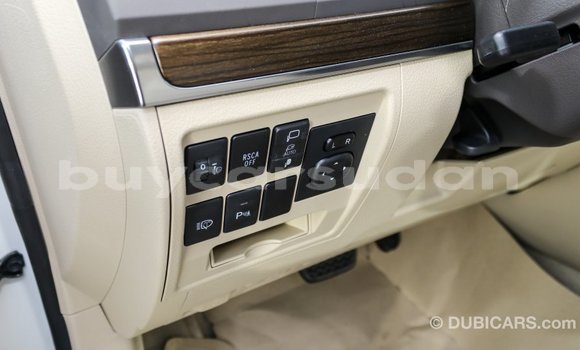 Buy Import Toyota Land Cruiser White Car in Import - Dubai in Al Jazirah State Buy Import Toyota Land Cruiser White Car in Import - Dubai in Al Jazirah State