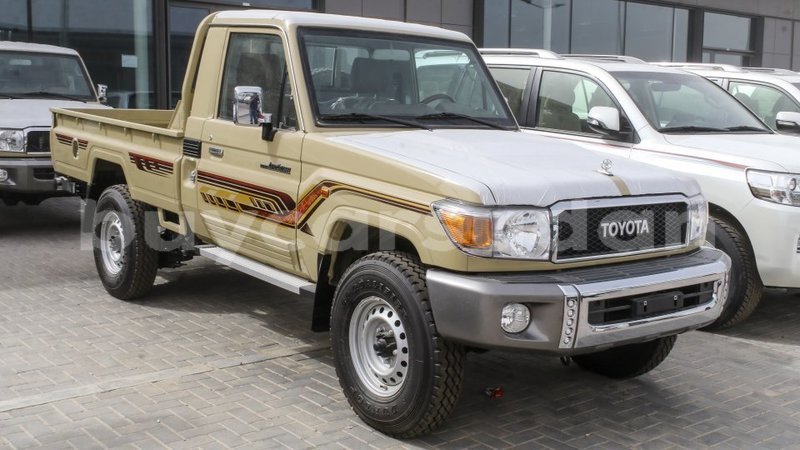 Big with watermark toyota land cruiser al jazirah state import dubai 2859