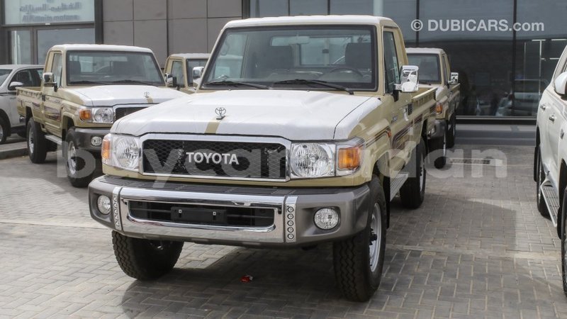 Big with watermark toyota land cruiser al jazirah state import dubai 2859