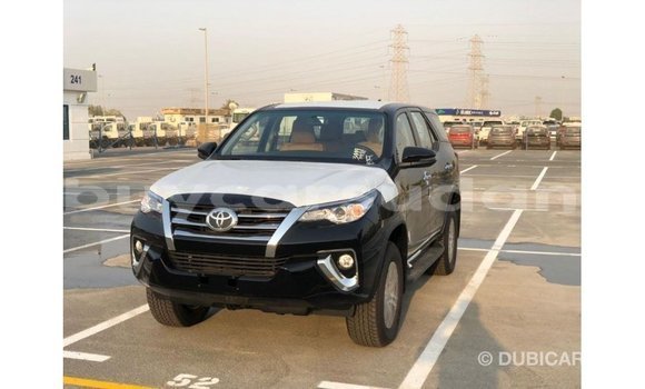 Acheter Import Voiture Toyota Fortuner Noir à Import - Dubai, État d'Al Jazirah Acheter Import Voiture Toyota Fortuner Noir à Import - Dubai, État d'Al Jazirah