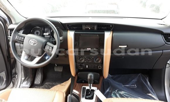 Acheter Import Voiture Toyota Fortuner Noir à Import - Dubai, État d'Al Jazirah Acheter Import Voiture Toyota Fortuner Noir à Import - Dubai, État d'Al Jazirah