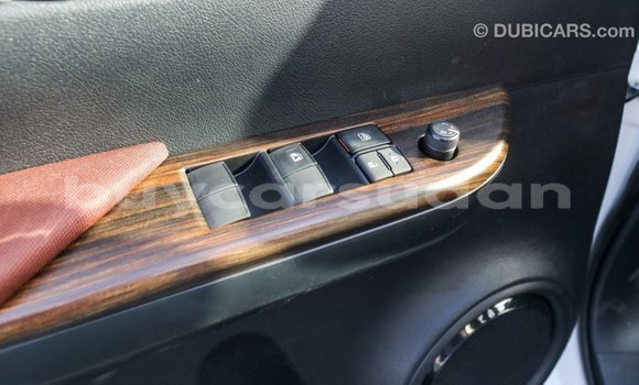 Buy Import Toyota Hilux White Car in Import - Dubai in Al Jazirah State Buy Import Toyota Hilux White Car in Import - Dubai in Al Jazirah State