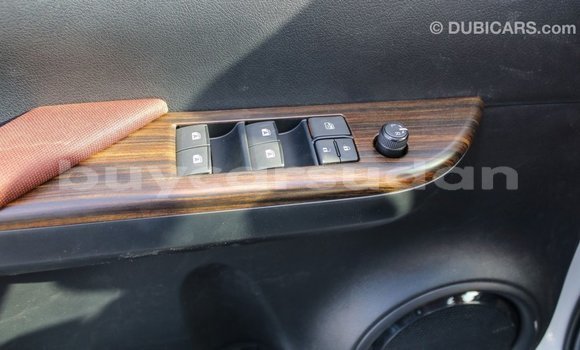 Buy Import Toyota Hilux White Car in Import - Dubai in Al Jazirah State Buy Import Toyota Hilux White Car in Import - Dubai in Al Jazirah State