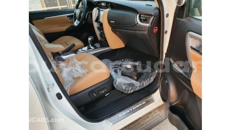 Big with watermark toyota fortuner al jazirah state import dubai 2944