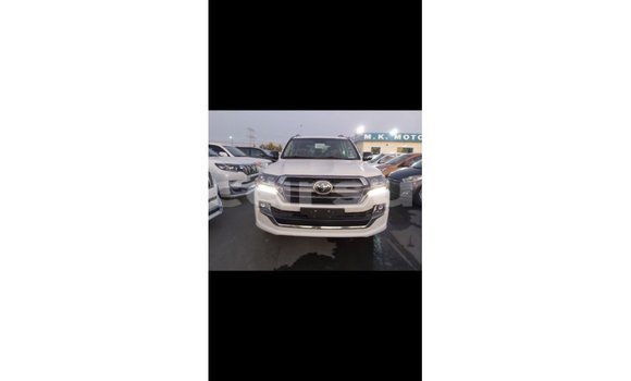 Buy Import Toyota Land Cruiser White Car in Import - Dubai in Al Jazirah State Buy Import Toyota Land Cruiser White Car in Import - Dubai in Al Jazirah State