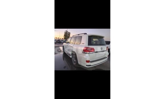 Buy Import Toyota Land Cruiser White Car in Import - Dubai in Al Jazirah State Buy Import Toyota Land Cruiser White Car in Import - Dubai in Al Jazirah State