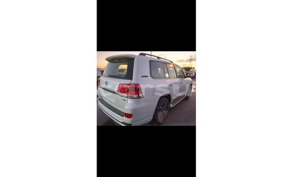 Buy Import Toyota Land Cruiser White Car in Import - Dubai in Al Jazirah State Buy Import Toyota Land Cruiser White Car in Import - Dubai in Al Jazirah State