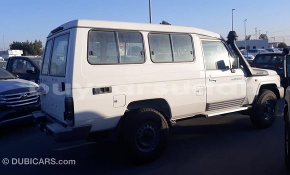 Buy Import Toyota Land Cruiser White Car in Import - Dubai in Al Jazirah State Buy Import Toyota Land Cruiser White Car in Import - Dubai in Al Jazirah State
