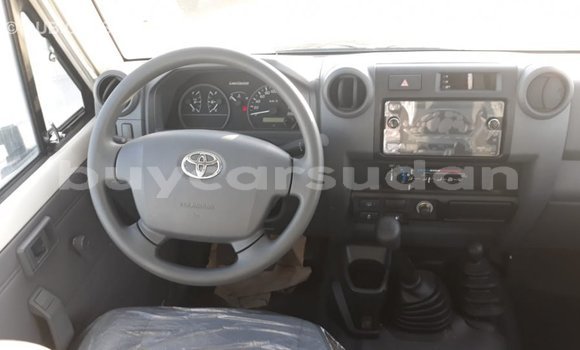 Buy Import Toyota Land Cruiser White Car in Import - Dubai in Al Jazirah State Buy Import Toyota Land Cruiser White Car in Import - Dubai in Al Jazirah State