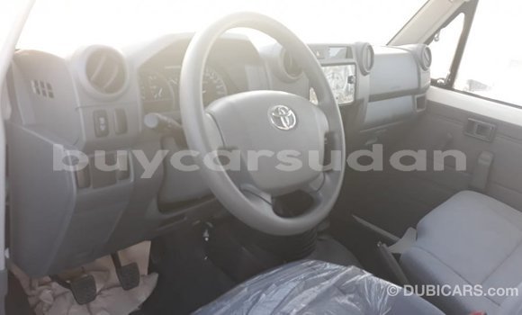 Buy Import Toyota Land Cruiser White Car in Import - Dubai in Al Jazirah State Buy Import Toyota Land Cruiser White Car in Import - Dubai in Al Jazirah State
