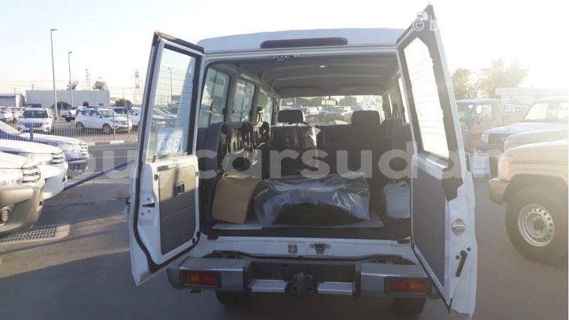 Big with watermark toyota land cruiser al jazirah state import dubai 2958