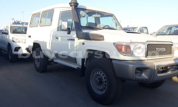 Buy Import Toyota Land Cruiser White Car in Import - Dubai in Al Jazirah State Buy Import Toyota Land Cruiser White Car in Import - Dubai in Al Jazirah State