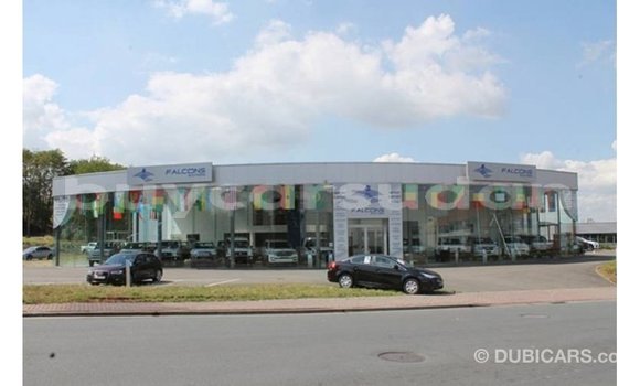 Buy Import Toyota Hilux White Car in Import - Dubai in Al Jazirah State Buy Import Toyota Hilux White Car in Import - Dubai in Al Jazirah State