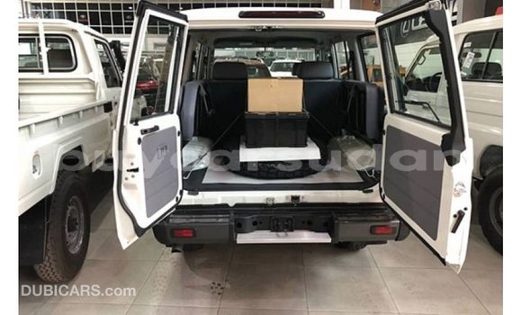 Acheter Import Voiture Toyota Land Cruiser Blanc à Import - Dubai, État d'Al Jazirah Acheter Import Voiture Toyota Land Cruiser Blanc à Import - Dubai, État d'Al Jazirah