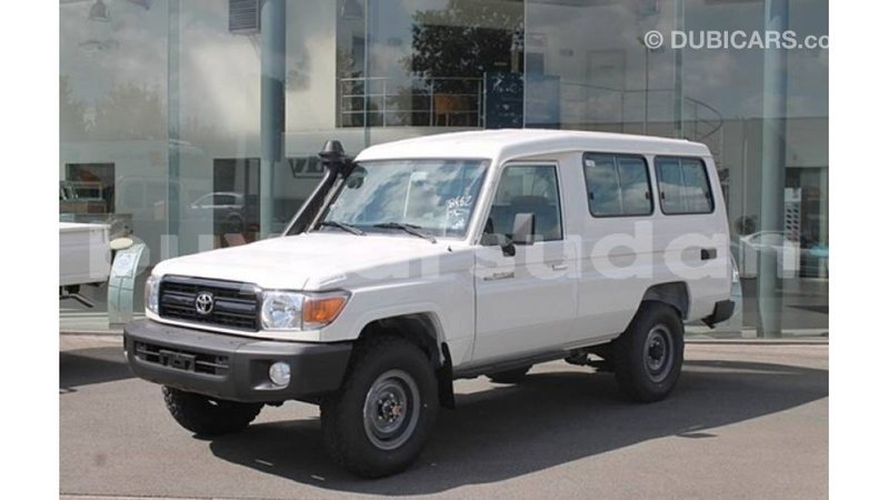 Big with watermark toyota land cruiser al jazirah state import dubai 2979