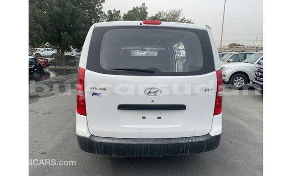 Buy Import Hyundai Cargo White Car in Import - Dubai in Al Jazirah State Buy Import Hyundai Cargo White Car in Import - Dubai in Al Jazirah State