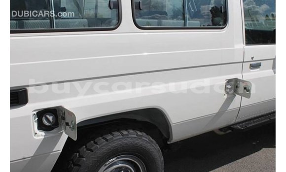 Buy Import Toyota Land Cruiser White Car in Import - Dubai in Al Jazirah State Buy Import Toyota Land Cruiser White Car in Import - Dubai in Al Jazirah State