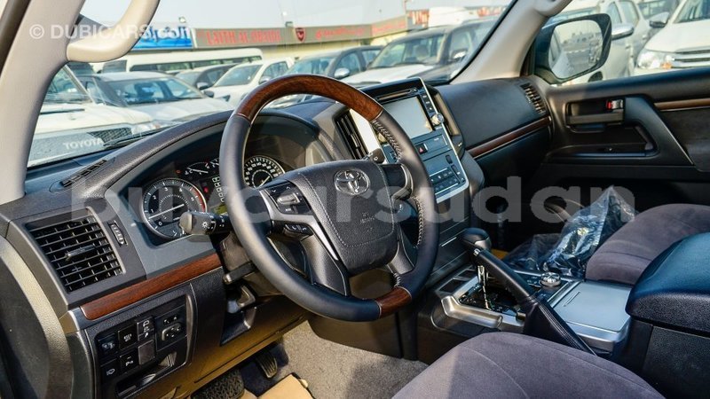 Big with watermark toyota land cruiser al jazirah state import dubai 3005