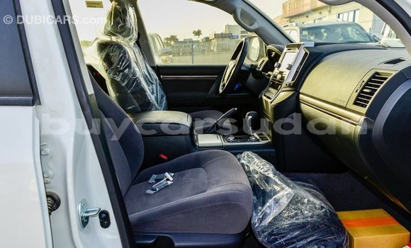 Buy Import Toyota Land Cruiser White Car in Import - Dubai in Al Jazirah State Buy Import Toyota Land Cruiser White Car in Import - Dubai in Al Jazirah State