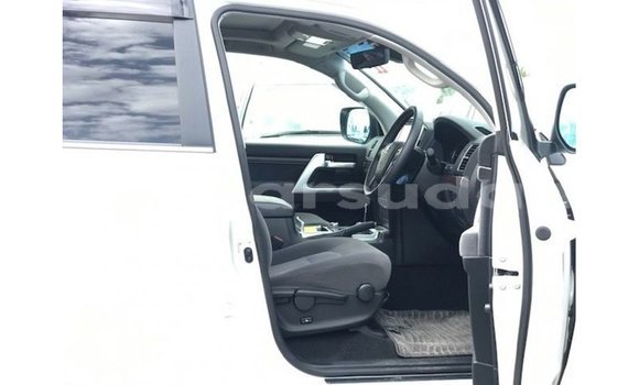 Buy Import Toyota Land Cruiser White Car in Import - Dubai in Al Jazirah State Buy Import Toyota Land Cruiser White Car in Import - Dubai in Al Jazirah State