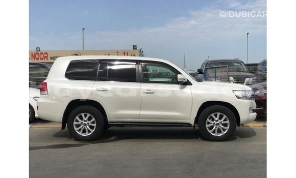 Buy Import Toyota Land Cruiser White Car in Import - Dubai in Al Jazirah State Buy Import Toyota Land Cruiser White Car in Import - Dubai in Al Jazirah State