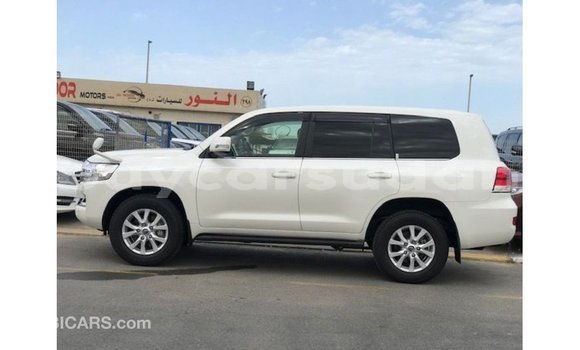 Buy Import Toyota Land Cruiser White Car in Import - Dubai in Al Jazirah State Buy Import Toyota Land Cruiser White Car in Import - Dubai in Al Jazirah State