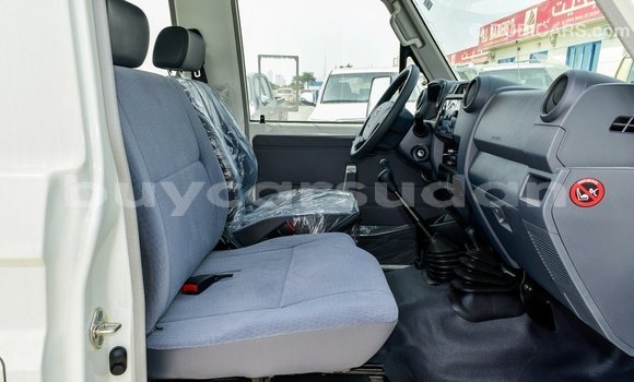Buy Import Toyota Land Cruiser White Car in Import - Dubai in Al Jazirah State Buy Import Toyota Land Cruiser White Car in Import - Dubai in Al Jazirah State