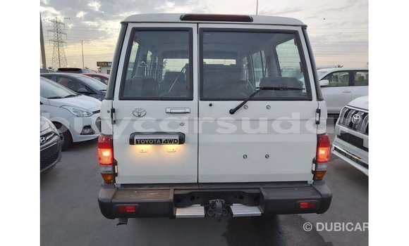 Buy Import Toyota Land Cruiser White Car in Import - Dubai in Al Jazirah State Buy Import Toyota Land Cruiser White Car in Import - Dubai in Al Jazirah State