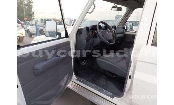 Buy Import Toyota Land Cruiser White Car in Import - Dubai in Al Jazirah State Buy Import Toyota Land Cruiser White Car in Import - Dubai in Al Jazirah State