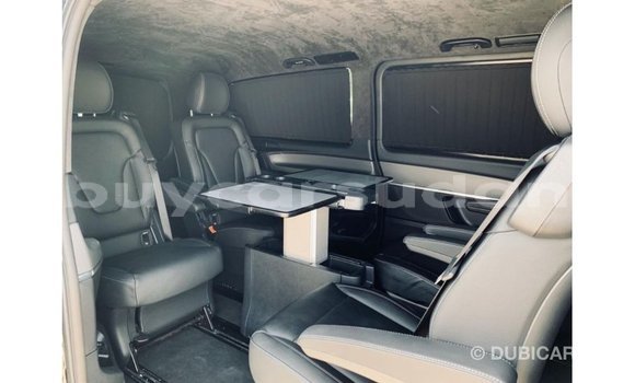 Acheter Import Voiture Mercedes-Benz 250 Noir à Import - Dubai, État d'Al Jazirah Acheter Import Voiture Mercedes-Benz 250 Noir à Import - Dubai, État d'Al Jazirah